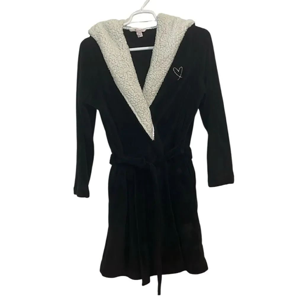 ￼Victoria’s Secret Black Cream Plush Bath Robe, Hood, Medium/Large
